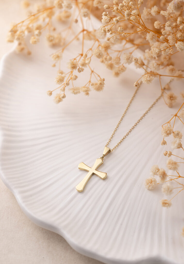 Tekli altın haç kolye ürün fotoğraf çekimi – NPR Ajans