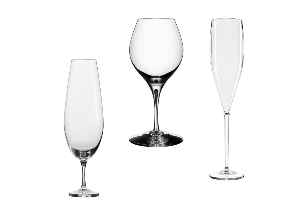 Üç farklı cam kadeh çeşidi ürün fotoğrafı