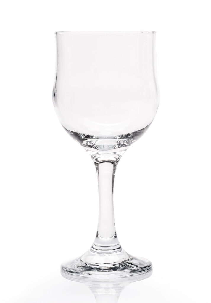 Cam kadehte kırmızı şarap ürün çekimi