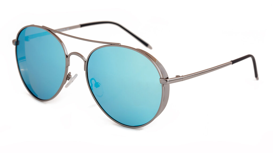 Mavi camlı metal çerçeveli yuvarlak güneş gözlüğü ürün fotoğraf çekimi